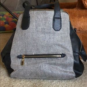 Olivia & Joy Black & creme w/gold zipper purse